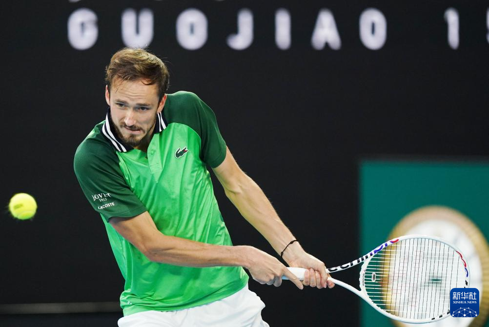 轻松自如地 轻松自如地